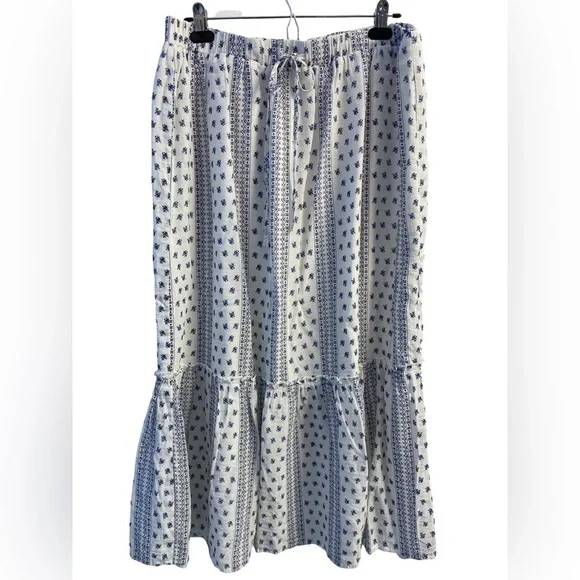 Mdrn Blue And White Tier Maxi Skirt Stitching Flaw
Flowy Floral Design Size XL - Picture 1 of 16